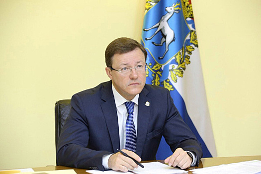 Губернатор Дмитрий Азаров подписал постановление о стимулирующих выплатах соцработникам