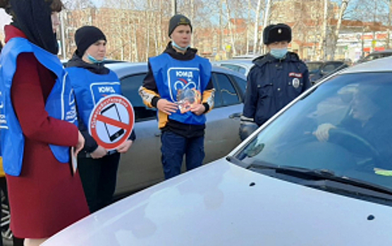 В Тюменской области автоинспекторы поддержали социальную компанию #Всего2Секунды