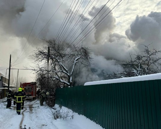 Пожар возник в одном из домов на Немировича-Данченко в Нижнем Новгороде