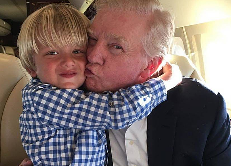  Президент Дональд Трамп с внуком