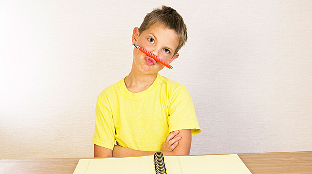 Чем может обернуться привычка детей грызть ручки и карандаши