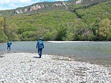 Поиски унесенного течением школьника с Кубани продолжаются больше двух недель