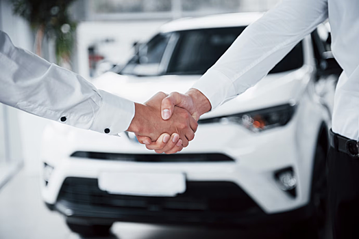 «Автостат»: В феврале продажи новых легковых автомобилей в России снизились на 43% по сравнению с 2022 годом
