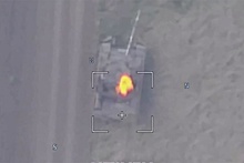 Ехавший на большой скорости танк ВСУ вспыхнул после удара "Ланцета"