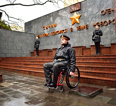 Кубанский парадайвер исполнил свою мечту и заступил в почетный караул на Посту №1