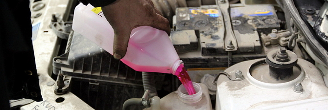 Расширительный бак приора объем. Калина залить тосол. Тосол ваз 2115. Калина залить тосол. Куда заливать тосол.