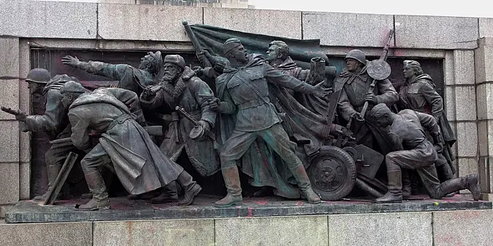 В Софии восстановили поврежденный в феврале памятник Советской армии