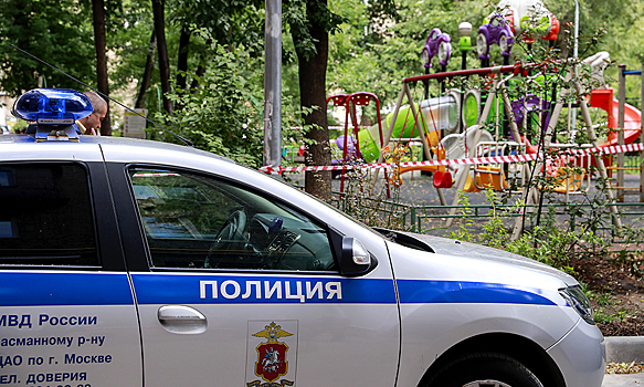 На детской площадке в центре Москвы найден труп
