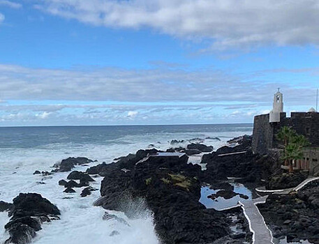 EFE: волна на испанском курорте Тенерифе унесла жизни четырех туристов