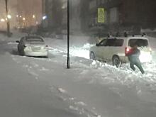 «Дураки и дороги»: во Владивостоке водители не могут добраться до дома