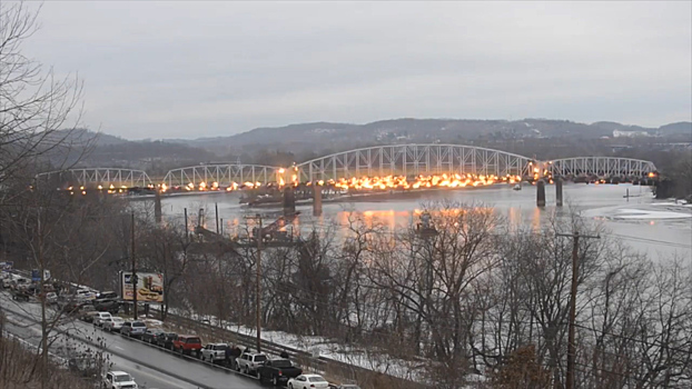 Снос стального моста В США