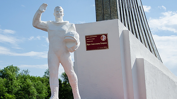 В Парке покорителей космоса в Энгельсе демонтировали памятник Гагарину, ракету увезут в Москву