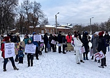 В День матери кировчанки вышли на митинг против нехватки мест в детских садах