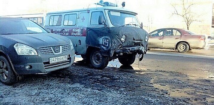Три человека пострадали в результате ДТП с участием "скорой" в Петропавловске