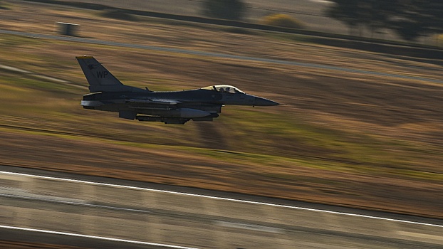 Истребитель F-16 ВВС США рухнул в Южной Корее
