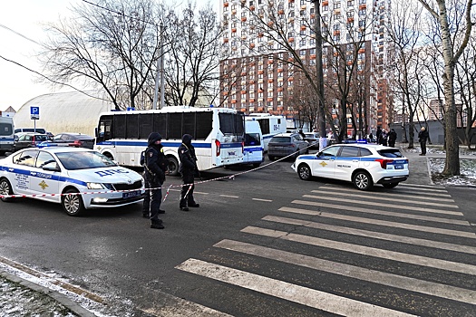 Работу СК на месте взрыва в Москве, где погибли полицейские, сняли на видео