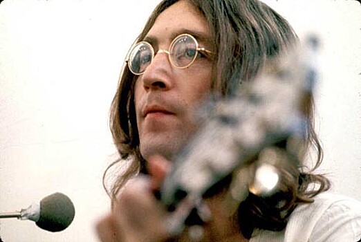 Растоптанные Ленноном очки продали за $4,5 тысячи