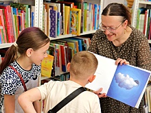 Названы самые популярные у москвичей книги для летнего чтения
