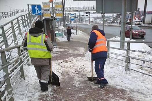Петербург готов потратить 275 млн рублей на уборку мостов от снега