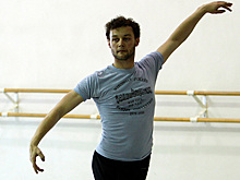 Хореографа Королевского балета отстранили из-за домогательств к танцорам