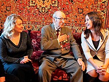 В канун празднования годовщины Битвы под Москвой и Дня Героев Отечества в Академическом районе поздравили ветеранов