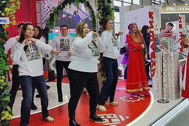 ЧЭАЗ: отраслевая неделя на выставке «Россия» завершилась флешмобом