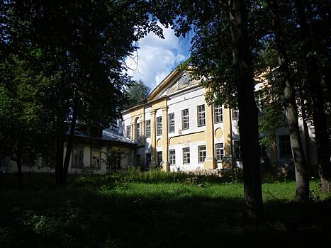 Суд обязал отремонтировать чеховский «дом с мезонином» за два года