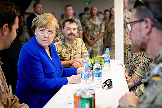 Меркель призвала к сдерживанию Ирана