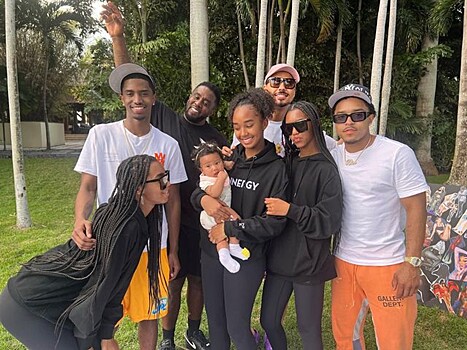 P. Diddy показал редкое фото со своими 7 детьми от разных жен