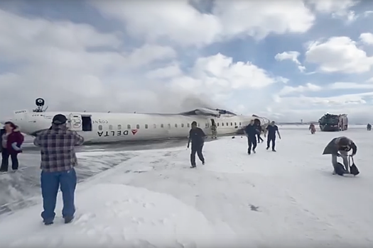 Самолет компании Delta Airlines потерпел крушение в аэропорту Торонто