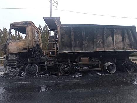 Грузовик сгорел на федеральной трассе «Байкал» в Забайкальском крае