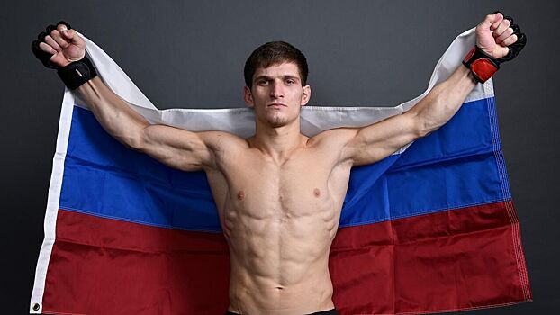Российский боец снялся с поединка против американца в UFC