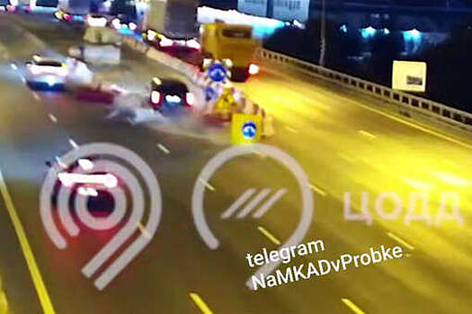 На МКАД авто влетело в ограждение