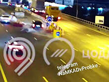 На МКАД авто влетело в ограждение