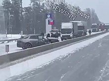 Восьмикилометровая пробка образовалась на трассе М‑7 из-за крупной аварии