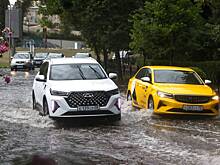 На улицах российского города образовались грязевые водопады