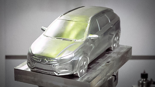 Маленькую копию Lada Vesta вырезали из алюминия