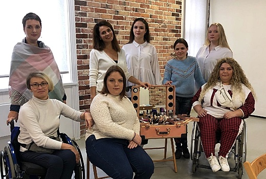 Участницы инклюзивного конкурса «Я все могу» получат сертификаты профессиональных визажистов
