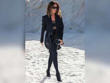 Виктория Бекхэм в кружевном мини-платье стала звездой показа Jacquemus