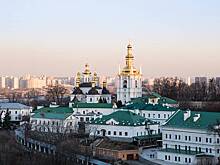 Танцевавшего над молившейся у Киевской лавры доставили в больницу без признаков жизни