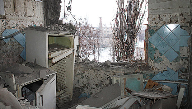 В Донецке из-за обстрела повреждены школы и детсады