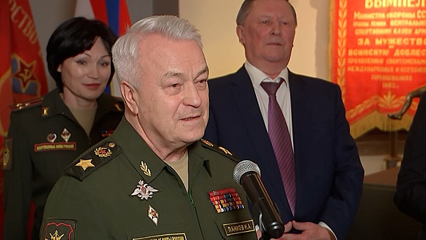 Замминистра обороны Панков посетил выставку, посвященную 100-летию ЦСКА