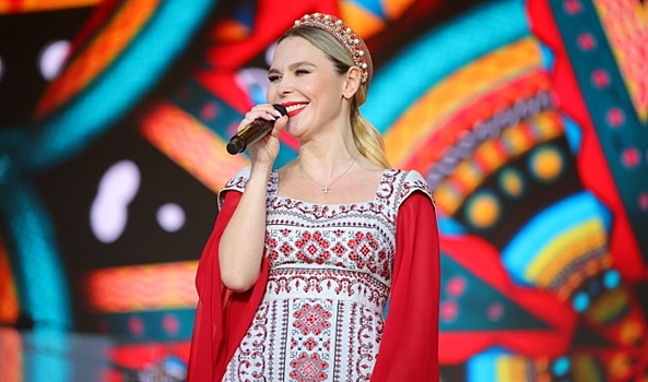 Пелагея и «Дискотека Авария» порадовали волгоградцев концертом на Дне поля