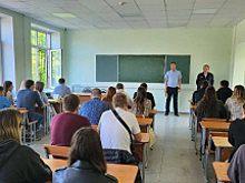 В Самаре в рамках информационной компании «Будь в форме» сотрудники ГСУ ГУ МВД России по Самарской области провели профориентационную встречу со студентами юридического института