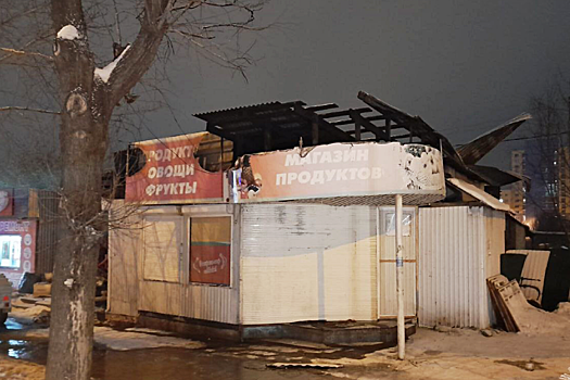 В Иркутске ночью сгорели кафе и магазин
