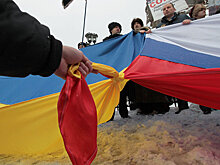 Влюбленные объединили флаги России и Украины