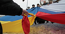 Влюбленные объединили флаги России и Украины