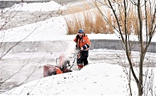 Уборку снега проводят сотрудники коммунальных служб Щербинки