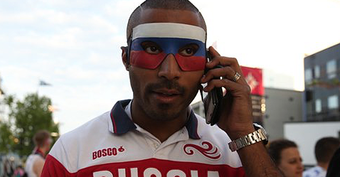 Латиноамериканские болельщики разбили такси в Москве