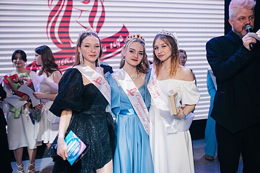 «Старшеклассницы года» в Костроме получили годовые сертификаты Tele2